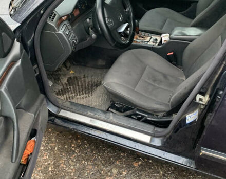 Синій Мерседес Е-Клас, об'ємом двигуна 3.2 л та пробігом 400 тис. км за 2600 $, фото 4 на Automoto.ua