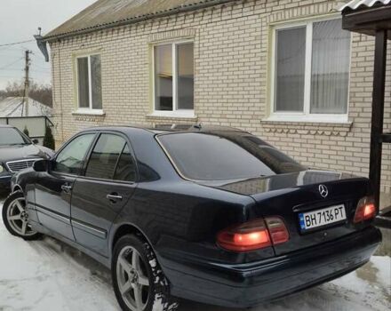 Синий Мерседес Е-Класс, объемом двигателя 2.8 л и пробегом 280 тыс. км за 3800 $, фото 3 на Automoto.ua