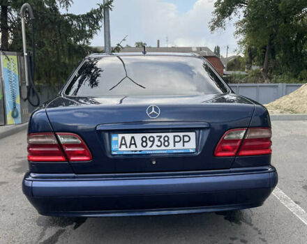 Синий Мерседес Е-Класс, объемом двигателя 2.2 л и пробегом 314 тыс. км за 4999 $, фото 5 на Automoto.ua