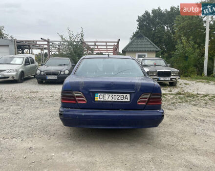 Синий Мерседес Е-Класс, объемом двигателя 2.2 л и пробегом 384 тыс. км за 1900 $, фото 7 на Automoto.ua