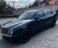 Синий Мерседес Е-Класс, объемом двигателя 3.2 л и пробегом 471 тыс. км за 5000 $, фото 1 на Automoto.ua