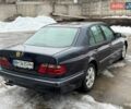 Синий Мерседес Е-Класс, объемом двигателя 3.2 л и пробегом 305 тыс. км за 2500 $, фото 3 на Automoto.ua
