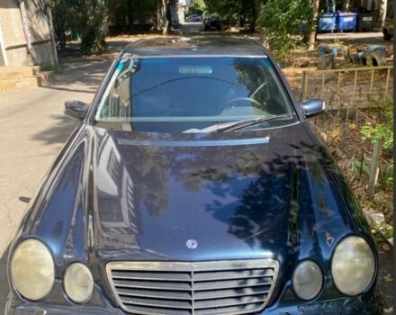 Синий Мерседес Е-Класс, объемом двигателя 2.1 л и пробегом 410 тыс. км за 3800 $, фото 2 на Automoto.ua