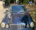 Синий Мерседес Е-Класс, объемом двигателя 2.1 л и пробегом 410 тыс. км за 3800 $, фото 2 на Automoto.ua
