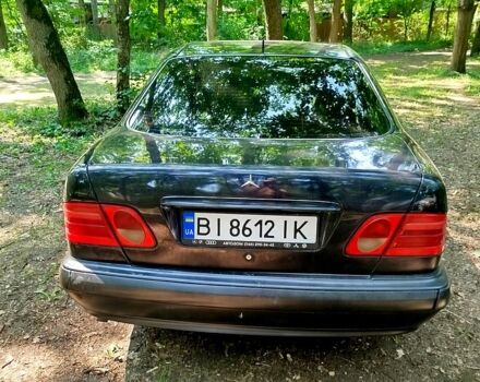 Синий Мерседес Е-Класс, объемом двигателя 2 л и пробегом 300 тыс. км за 3700 $, фото 1 на Automoto.ua