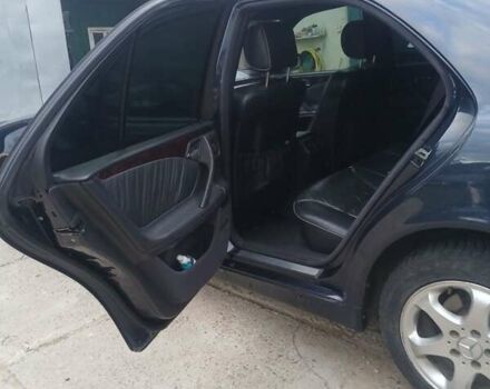 Синий Мерседес Е-Класс, объемом двигателя 2.1 л и пробегом 400 тыс. км за 5150 $, фото 8 на Automoto.ua