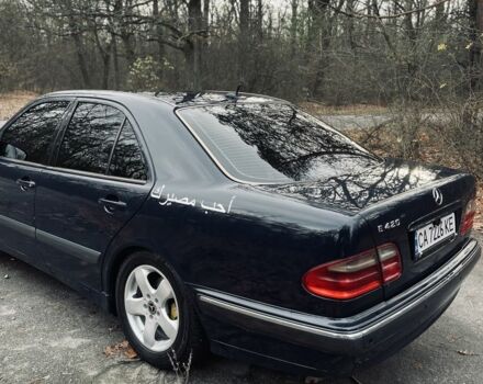 Синий Мерседес Е-Класс, объемом двигателя 2.4 л и пробегом 370 тыс. км за 3700 $, фото 4 на Automoto.ua