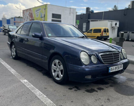 Синий Мерседес Е-Класс, объемом двигателя 2.2 л и пробегом 314 тыс. км за 4999 $, фото 1 на Automoto.ua