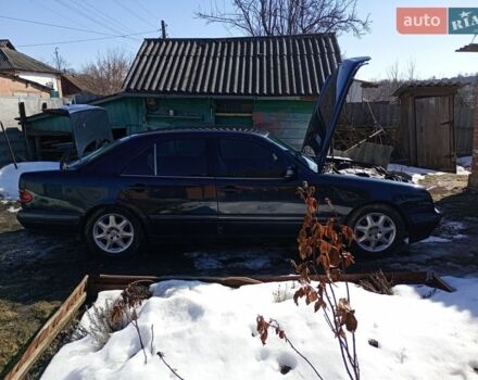 Синий Мерседес Е-Класс, объемом двигателя 2.15 л и пробегом 460 тыс. км за 2550 $, фото 7 на Automoto.ua