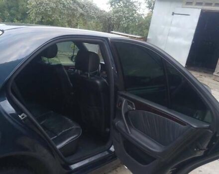 Синий Мерседес Е-Класс, объемом двигателя 2.1 л и пробегом 400 тыс. км за 5150 $, фото 9 на Automoto.ua