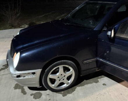 Синий Мерседес Е-Класс, объемом двигателя 2.1 л и пробегом 500 тыс. км за 2199 $, фото 12 на Automoto.ua