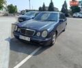 Синий Мерседес Е-Класс, объемом двигателя 2.2 л и пробегом 370 тыс. км за 3700 $, фото 1 на Automoto.ua