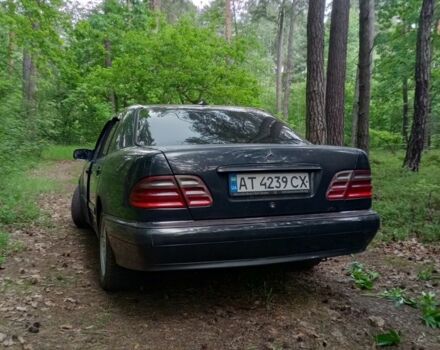 Синій Мерседес Е-Клас, об'ємом двигуна 2.1 л та пробігом 468 тис. км за 1850 $, фото 4 на Automoto.ua