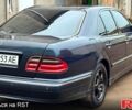 Синий Мерседес Е-Класс, объемом двигателя 2.1 л и пробегом 400 тыс. км за 3700 $, фото 2 на Automoto.ua