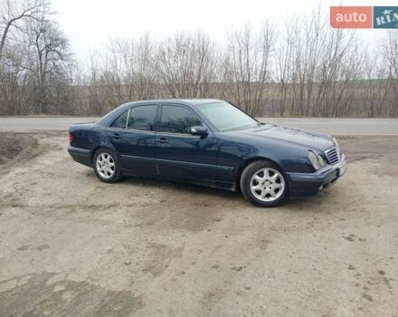 Синий Мерседес Е-Класс, объемом двигателя 2.15 л и пробегом 460 тыс. км за 2550 $, фото 4 на Automoto.ua