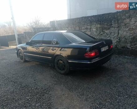 Синий Мерседес Е-Класс, объемом двигателя 2.4 л и пробегом 320 тыс. км за 2600 $, фото 4 на Automoto.ua