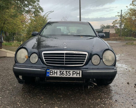 Синій Мерседес Е-Клас, об'ємом двигуна 3.2 л та пробігом 400 тис. км за 2600 $, фото 1 на Automoto.ua