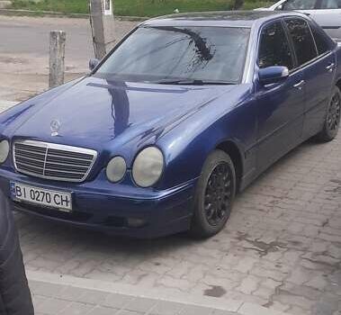 Синий Мерседес Е-Класс, объемом двигателя 2.4 л и пробегом 300 тыс. км за 4500 $, фото 3 на Automoto.ua