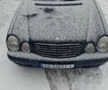 Синий Мерседес Е-Класс, объемом двигателя 2 л и пробегом 408 тыс. км за 3000 $, фото 1 на Automoto.ua