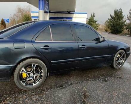 Синій Мерседес Е-Клас, об'ємом двигуна 2 л та пробігом 300 тис. км за 4700 $, фото 7 на Automoto.ua