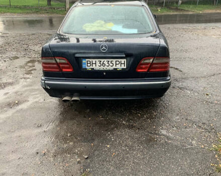Синій Мерседес Е-Клас, об'ємом двигуна 3.2 л та пробігом 400 тис. км за 2600 $, фото 7 на Automoto.ua