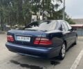 Синий Мерседес Е-Класс, объемом двигателя 2.2 л и пробегом 326 тыс. км за 4300 $, фото 4 на Automoto.ua