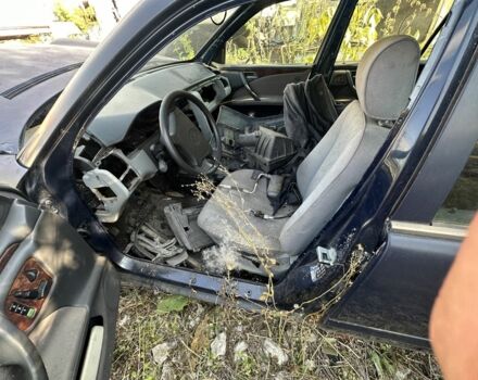 Синій Мерседес Е-Клас, об'ємом двигуна 2.2 л та пробігом 777 тис. км за 700 $, фото 2 на Automoto.ua