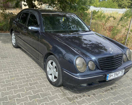 Синий Мерседес Е-Класс, объемом двигателя 2.2 л и пробегом 48 тыс. км за 4600 $, фото 8 на Automoto.ua