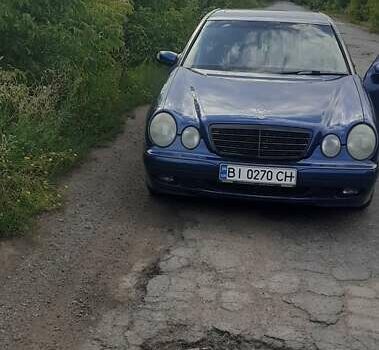 Синий Мерседес Е-Класс, объемом двигателя 2.4 л и пробегом 300 тыс. км за 4500 $, фото 1 на Automoto.ua