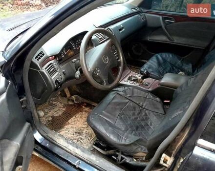 Синий Мерседес Е-Класс, объемом двигателя 2.4 л и пробегом 272 тыс. км за 3200 $, фото 3 на Automoto.ua