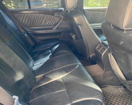 Синий Мерседес Е-Класс, объемом двигателя 2.1 л и пробегом 410 тыс. км за 3800 $, фото 4 на Automoto.ua