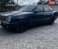 Синий Мерседес Е-Класс, объемом двигателя 3.2 л и пробегом 471 тыс. км за 4800 $, фото 3 на Automoto.ua