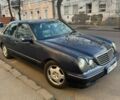 Синій Мерседес Е-Клас, об'ємом двигуна 2 л та пробігом 328 тис. км за 3300 $, фото 6 на Automoto.ua