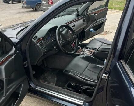 Синий Мерседес Е-Класс, объемом двигателя 2.15 л и пробегом 395 тыс. км за 5000 $, фото 8 на Automoto.ua