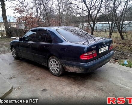 Синий Мерседес Е-Класс, объемом двигателя 2.4 л и пробегом 272 тыс. км за 3200 $, фото 2 на Automoto.ua