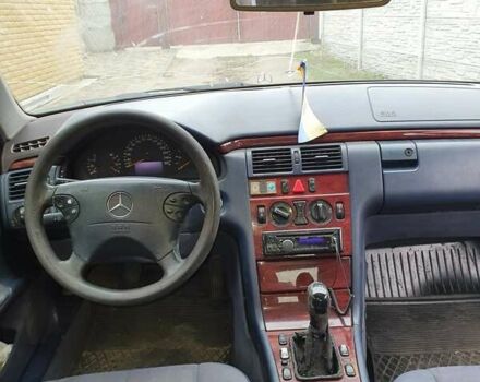 Синий Мерседес Е-Класс, объемом двигателя 2.69 л и пробегом 510 тыс. км за 3200 $, фото 8 на Automoto.ua