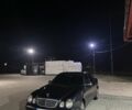Синій Мерседес Е-Клас, об'ємом двигуна 2 л та пробігом 560 тис. км за 3699 $, фото 1 на Automoto.ua