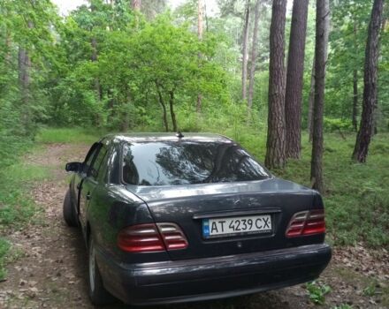 Синій Мерседес Е-Клас, об'ємом двигуна 2.1 л та пробігом 468 тис. км за 1850 $, фото 5 на Automoto.ua