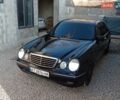 Синий Мерседес Е-Класс, объемом двигателя 2.4 л и пробегом 322 тыс. км за 2499 $, фото 1 на Automoto.ua