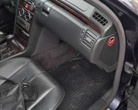 Синий Мерседес Е-Класс, объемом двигателя 2 л и пробегом 360 тыс. км за 3400 $, фото 4 на Automoto.ua