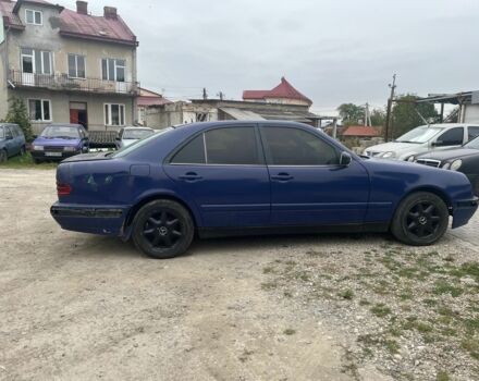 Синий Мерседес Е-Класс, объемом двигателя 2.2 л и пробегом 365 тыс. км за 1900 $, фото 6 на Automoto.ua