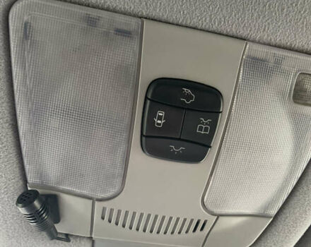 Синий Мерседес Е-Класс, объемом двигателя 2.2 л и пробегом 314 тыс. км за 4999 $, фото 14 на Automoto.ua