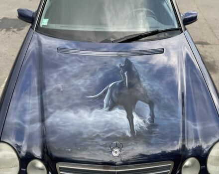 Синий Мерседес Е-Класс, объемом двигателя 2.2 л и пробегом 326 тыс. км за 4300 $, фото 1 на Automoto.ua