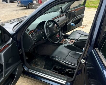 Синий Мерседес Е-Класс, объемом двигателя 2.1 л и пробегом 390 тыс. км за 5000 $, фото 9 на Automoto.ua