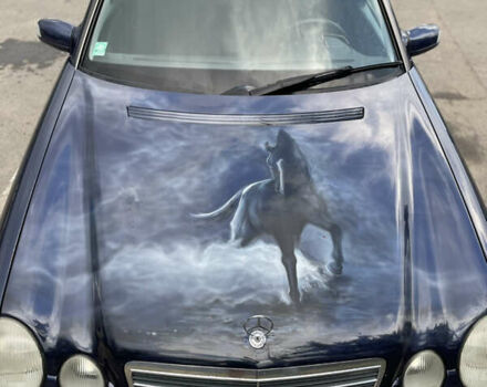 Синий Мерседес Е-Класс, объемом двигателя 2.2 л и пробегом 314 тыс. км за 4999 $, фото 9 на Automoto.ua