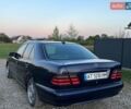 Синий Мерседес Е-Класс, объемом двигателя 2 л и пробегом 300 тыс. км за 2600 $, фото 3 на Automoto.ua