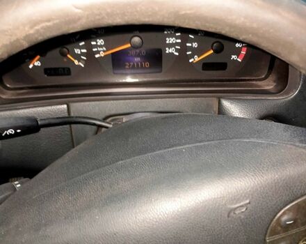 Синий Мерседес Е-Класс, объемом двигателя 2.4 л и пробегом 272 тыс. км за 3200 $, фото 3 на Automoto.ua