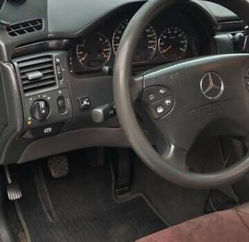 Синій Мерседес Е-Клас, об'ємом двигуна 2 л та пробігом 300 тис. км за 4700 $, фото 30 на Automoto.ua