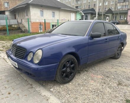 Синий Мерседес Е-Класс, объемом двигателя 2.2 л и пробегом 365 тыс. км за 1900 $, фото 1 на Automoto.ua