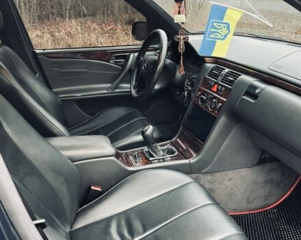 Синий Мерседес Е-Класс, объемом двигателя 2.4 л и пробегом 370 тыс. км за 3700 $, фото 7 на Automoto.ua